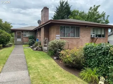 4134 SE Washington Street Milwaukie OR 97222