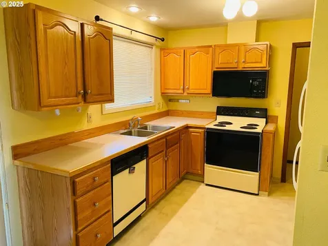 4134 SE Washington Street Milwaukie OR 97222