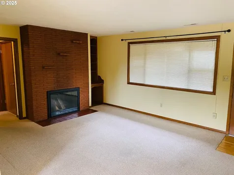 4134 SE Washington Street Milwaukie OR 97222