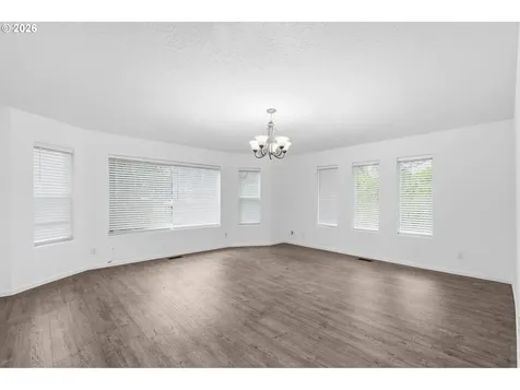 608 NE 118th Avenue Portland OR 97220