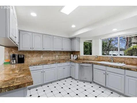 608 NE 118th Avenue Portland OR 97220