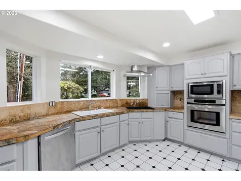 608 NE 118th Avenue Portland OR 97220
