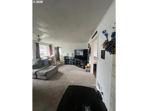 2035 Cedar Avenue Reedsport OR 97467