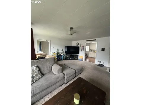 2035 Cedar Avenue Reedsport OR 97467