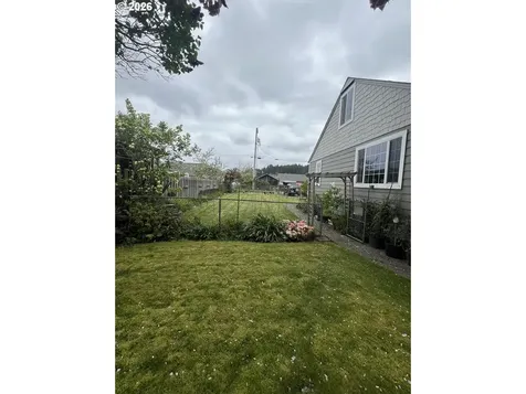 2035 Cedar Avenue Reedsport OR 97467