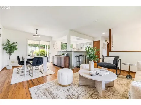 6140 SW 30th Avenue Portland OR 97239