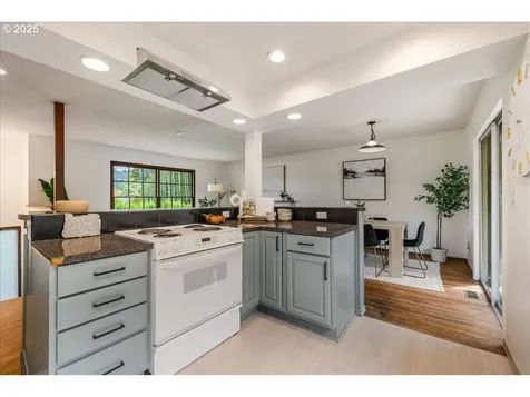 6140 SW 30th Avenue Portland OR 97239