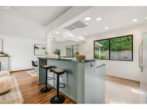6140 SW 30th Avenue Portland OR 97239