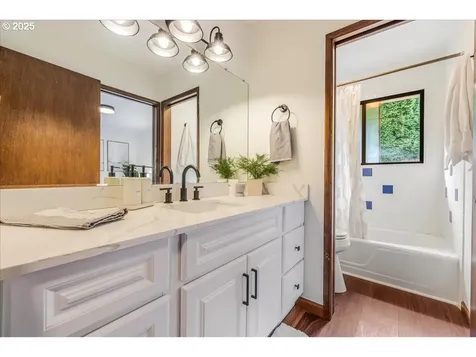 6140 SW 30th Avenue Portland OR 97239