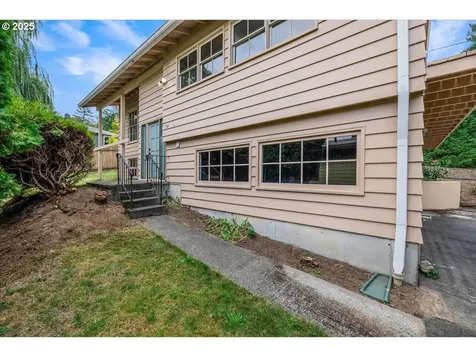 6140 SW 30th Avenue Portland OR 97239