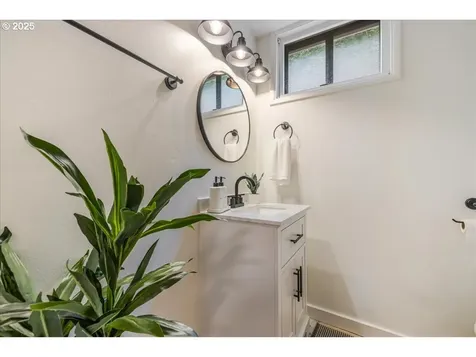 6140 SW 30th Avenue Portland OR 97239