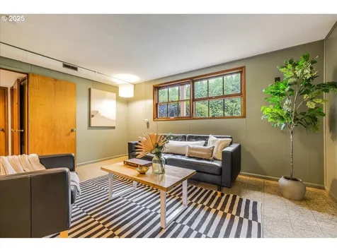 6140 SW 30th Avenue Portland OR 97239