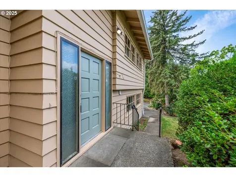 6140 SW 30th Avenue Portland OR 97239