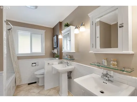 2780 SW West Point Avenue Portland OR 97225
