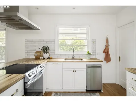 7336 SE 20th Avenue Portland OR 97202
