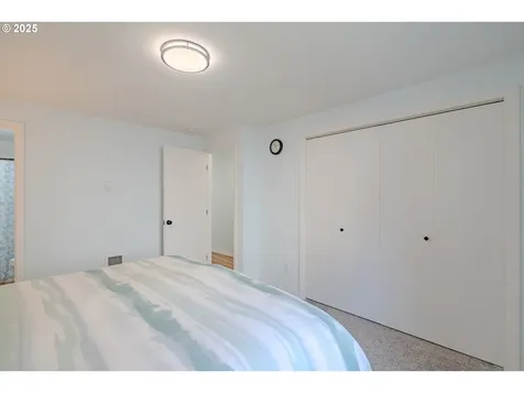 10412 NW 22nd Avenue Vancouver WA 98685