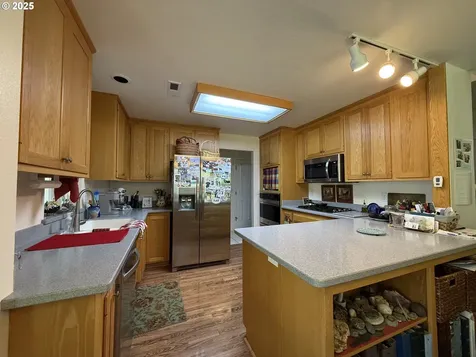 970 Hassett Street Brookings OR 97415