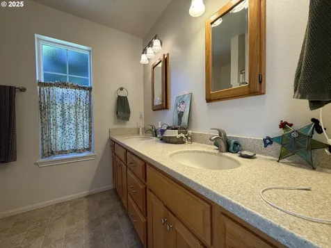 970 Hassett Street Brookings OR 97415