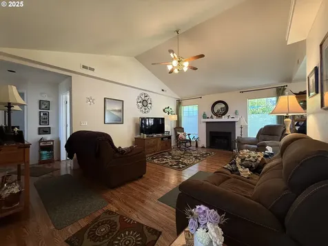 970 Hassett Street Brookings OR 97415