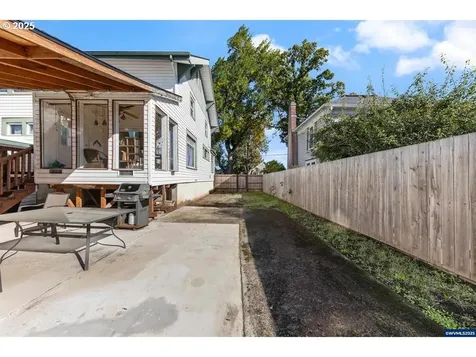 1111 SW Levens Street Dallas OR 97338