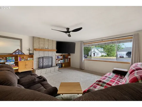 430 N 6th Street Harrisburg OR 97446