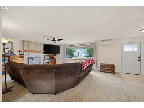 430 N 6th Street Harrisburg OR 97446
