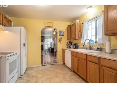 575 W Center Street Roseburg OR 97471