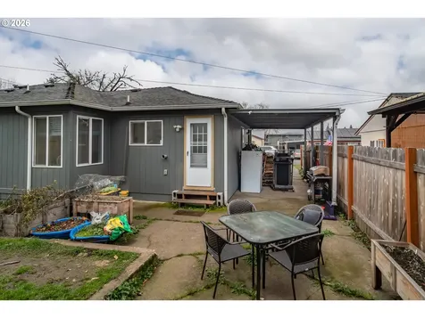575 W Center Street Roseburg OR 97471