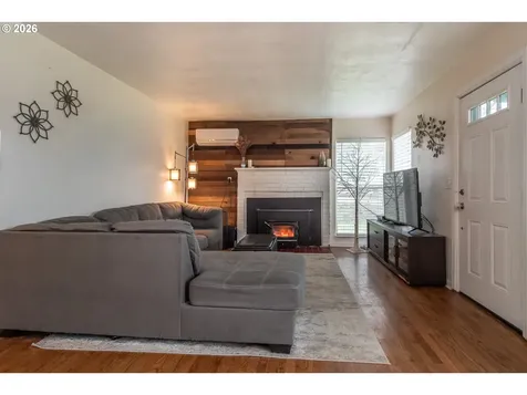575 W Center Street Roseburg OR 97471