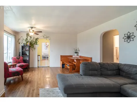 575 W Center Street Roseburg OR 97471