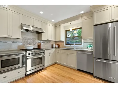 1646 SW Parkview Court Portland OR 97221