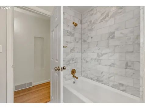 1646 SW Parkview Court Portland OR 97221