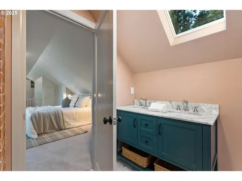 1646 SW Parkview Court Portland OR 97221