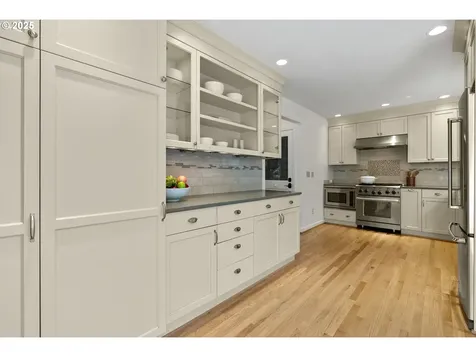 1646 SW Parkview Court Portland OR 97221