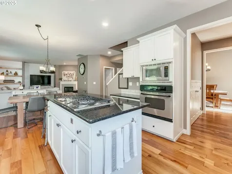 649 NE Retford Avenue Hillsboro OR 97124