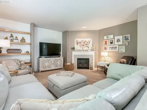 649 NE Retford Avenue Hillsboro OR 97124