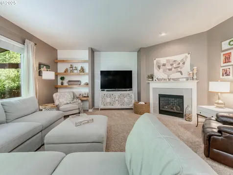 649 NE Retford Avenue Hillsboro OR 97124