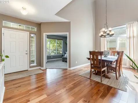 649 NE Retford Avenue Hillsboro OR 97124