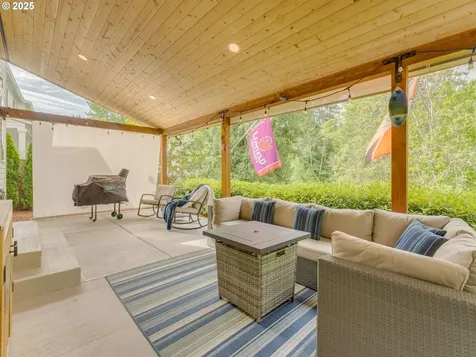 649 NE Retford Avenue Hillsboro OR 97124
