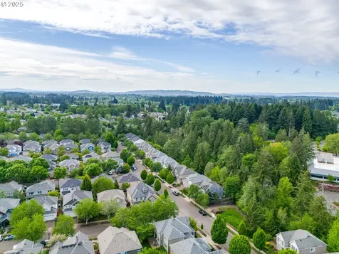 649 NE Retford Avenue Hillsboro OR 97124