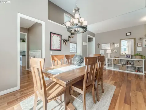 649 NE Retford Avenue Hillsboro OR 97124