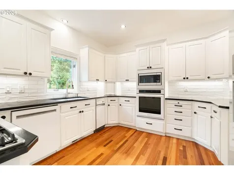 11503 SW Streamside Court Portland OR 97219