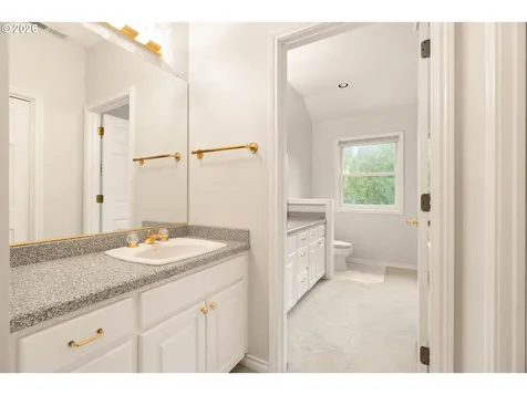 11503 SW Streamside Court Portland OR 97219