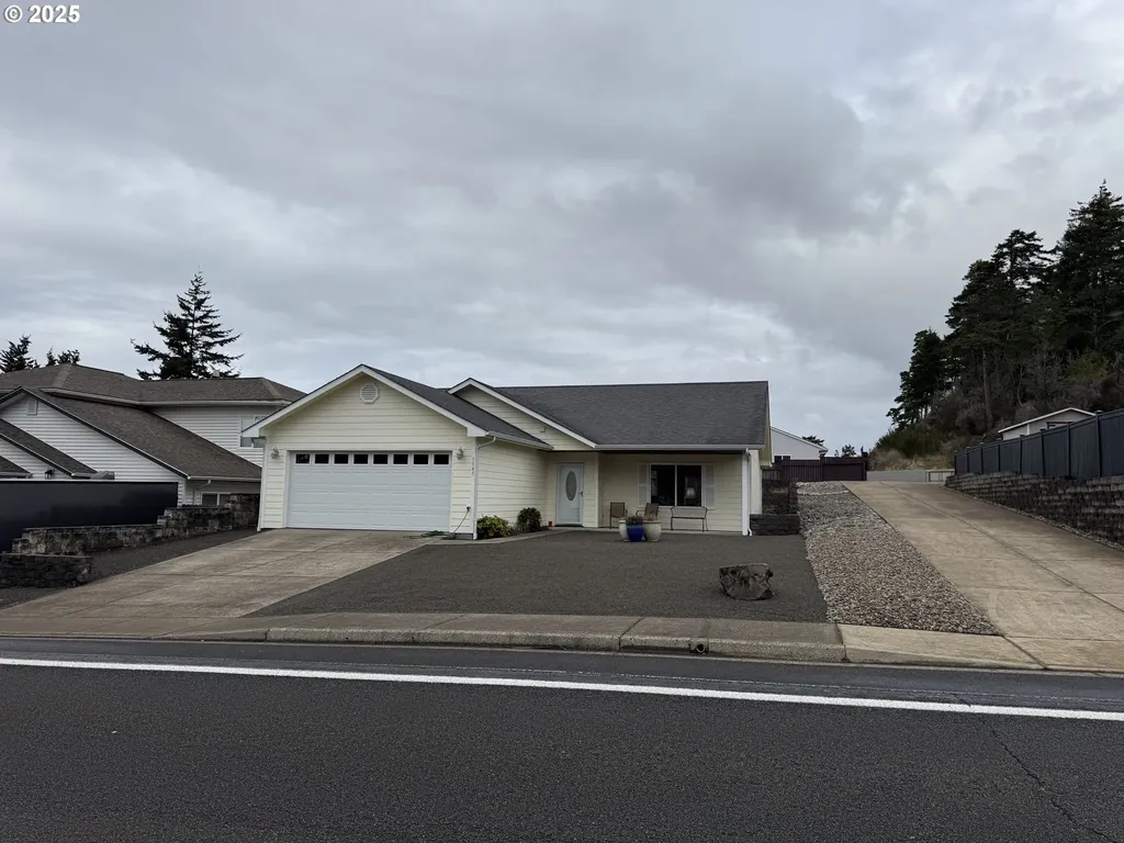 1945 32nd Street Florence OR 97439