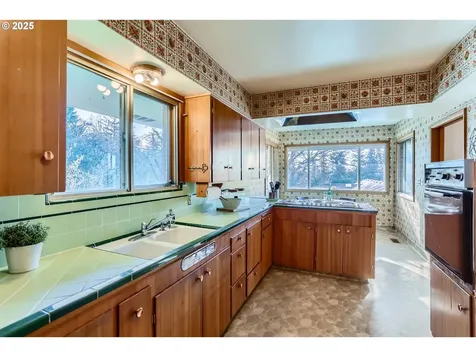 10524 NW Walters Lane Portland OR 97229