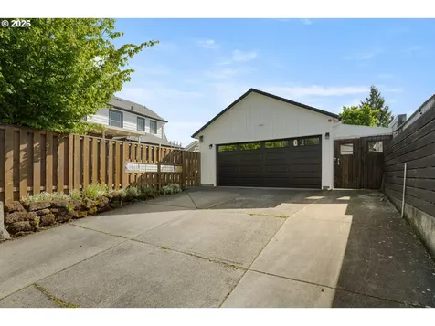 7004 NE Everett Street Portland OR 97213