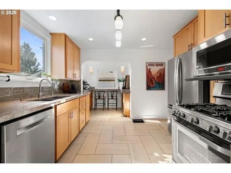 7004 NE Everett Street Portland OR 97213