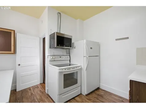 2003 NE Halsey Street Portland OR 97232