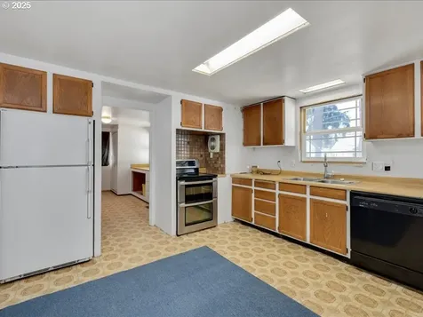 539 NE 160th Avenue Portland OR 97230
