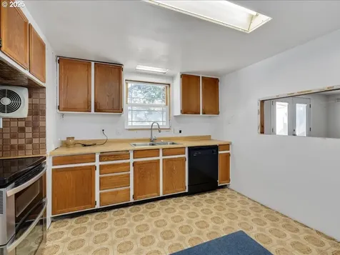 539 NE 160th Avenue Portland OR 97230